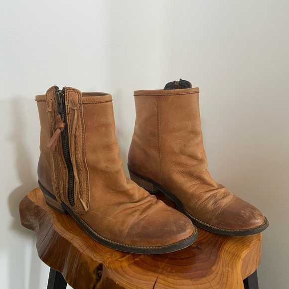 Leather bohemian ankle zipper cowboy style boot - Picture 1 of 7